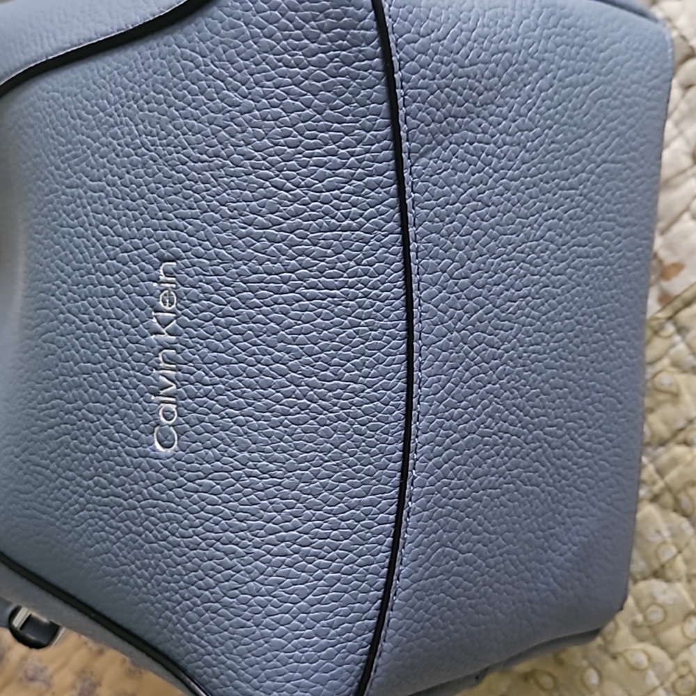 Calvin Klein medium size bucket bag - Picture 2 of 8